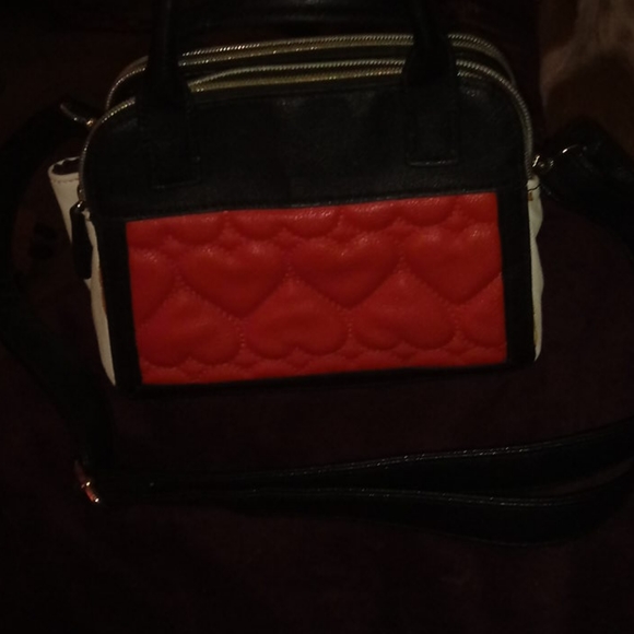 Cute betsey johnson purse - Picture 2 of 7